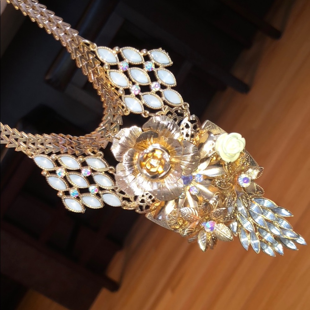 Gold Charming Charlie’s floral statement necklace